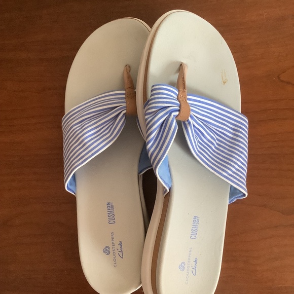 Pinstripe Clarks Cloudstepper Sandals - Picture 1 of 1